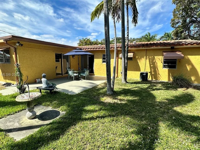 1124 NE 7th St # 0, Hallandale Beach FL 33009