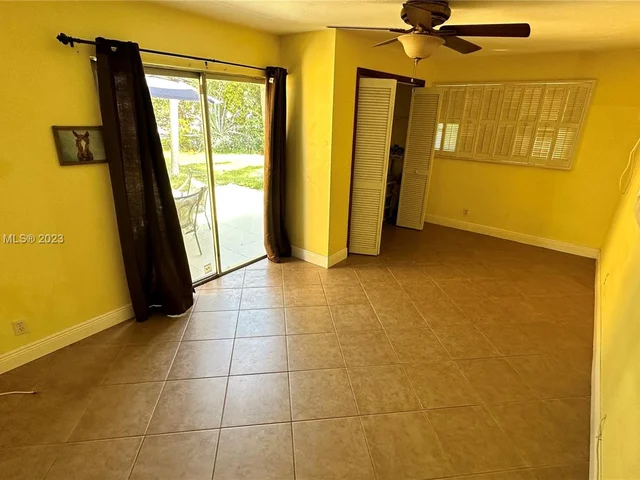 1124 NE 7th St # 0, Hallandale Beach FL 33009