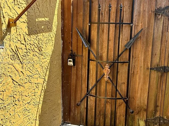 1124 NE 7th St # 0, Hallandale Beach FL 33009