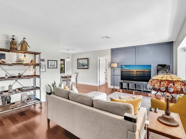 4000 NW 103rd Dr, Coral Springs FL 33065