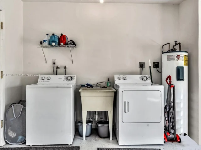 4000 NW 103rd Dr, Coral Springs FL 33065