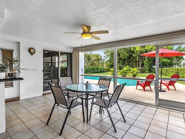 4000 NW 103rd Dr, Coral Springs FL 33065