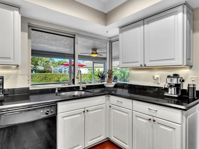 4000 NW 103rd Dr, Coral Springs FL 33065