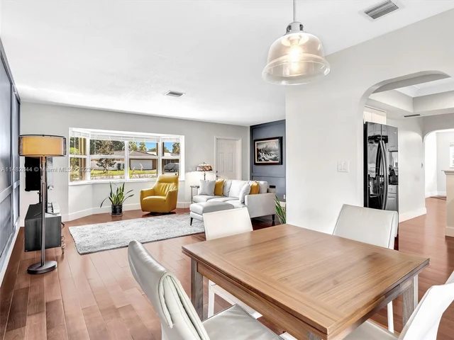 4000 NW 103rd Dr, Coral Springs FL 33065