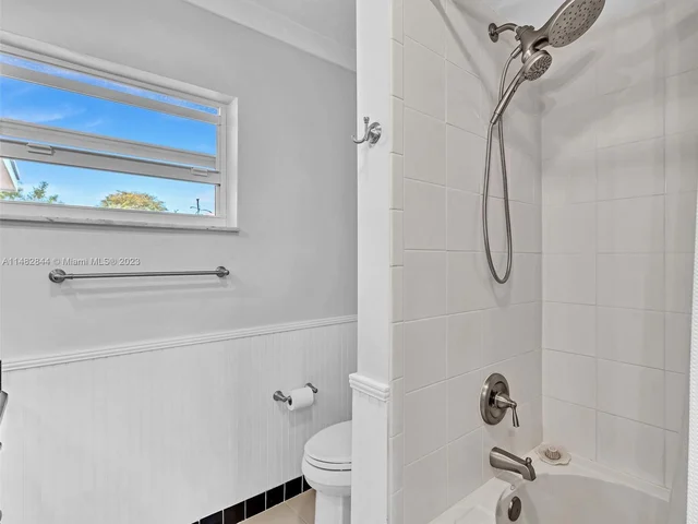 4000 NW 103rd Dr, Coral Springs FL 33065