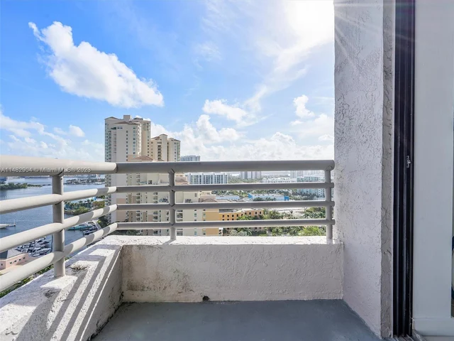 3300 NE 191st street # 13, Aventura FL 33180