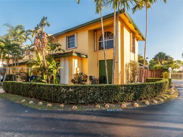 789 NE 195th St # 789, Miami FL 33179