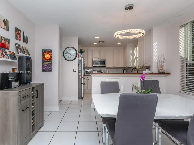 789 NE 195th St # 789, Miami FL 33179