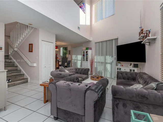 789 NE 195th St # 789, Miami FL 33179