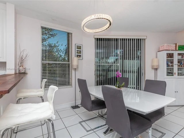 789 NE 195th St # 789, Miami FL 33179