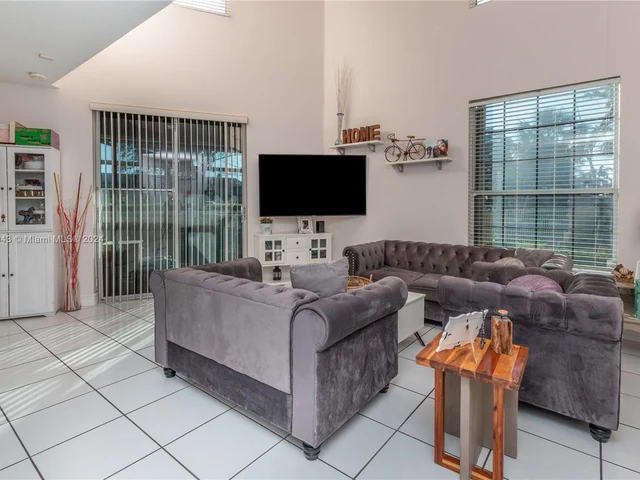 789 NE 195th St # 789, Miami FL 33179