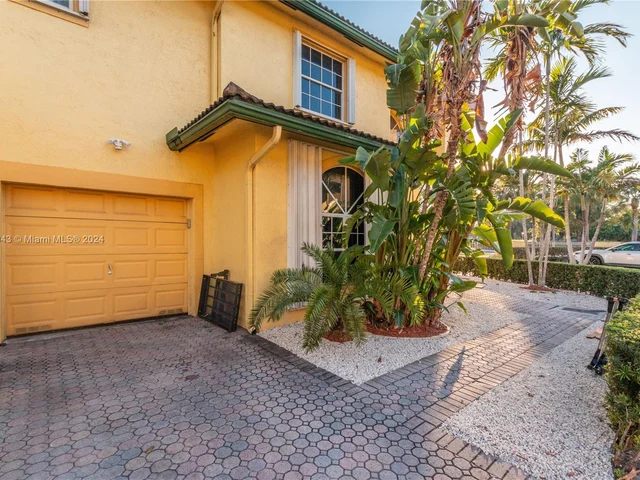 789 NE 195th St # 789, Miami FL 33179