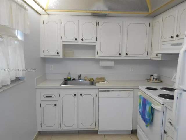 617 Saxony M # M, Delray Beach FL 33446