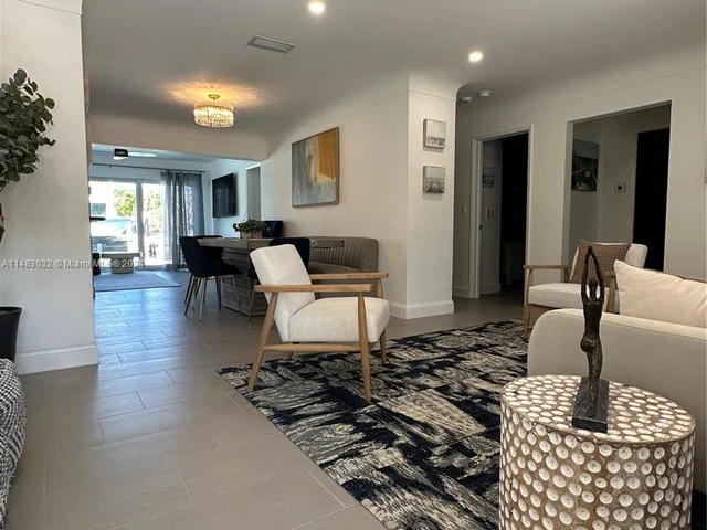 2703 SE 14th St, Pompano Beach FL 33062