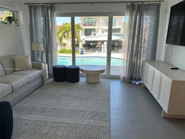 2703 SE 14th St, Pompano Beach FL 33062