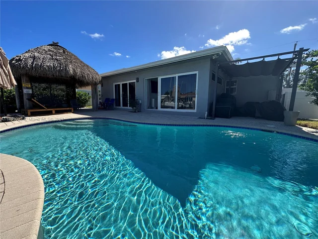 2703 SE 14th St, Pompano Beach FL 33062