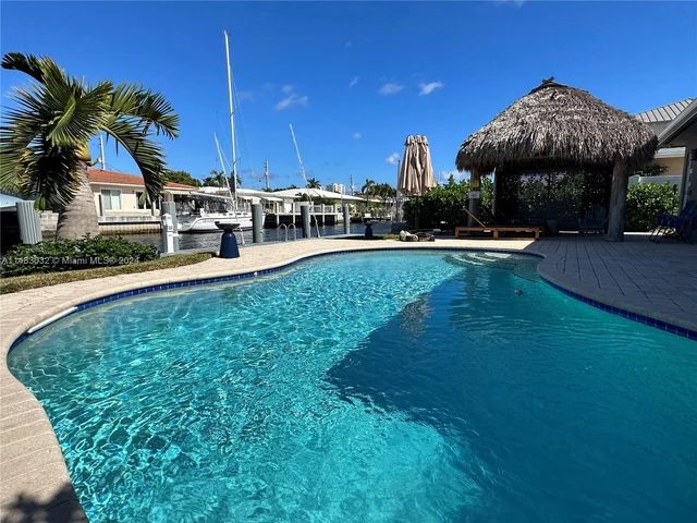 2703 SE 14th St, Pompano Beach FL 33062