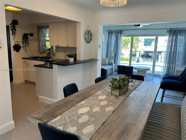 2703 SE 14th St, Pompano Beach FL 33062