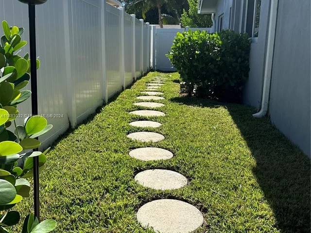 2703 SE 14th St, Pompano Beach FL 33062