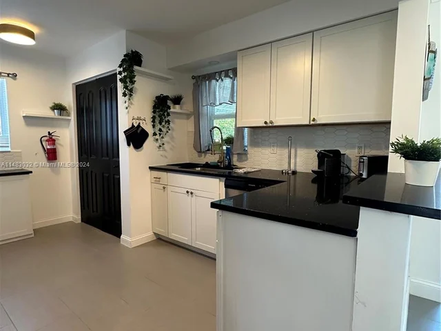 2703 SE 14th St, Pompano Beach FL 33062