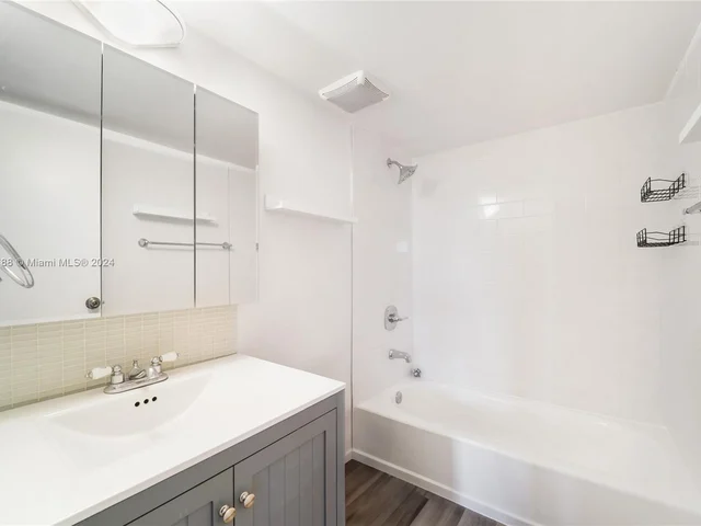 2715 Tigertail Ave # 405, Miami FL 33133