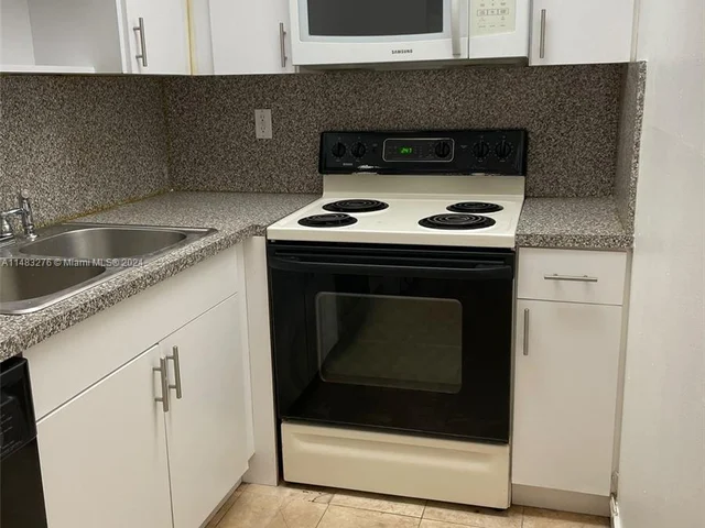 4721 NW 7th St # 12, Miami FL 33126