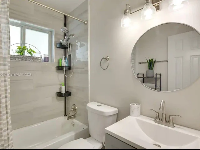 6599 Roosevelt St, Hollywood FL 33024