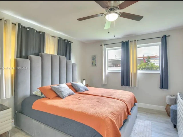 6599 Roosevelt St, Hollywood FL 33024