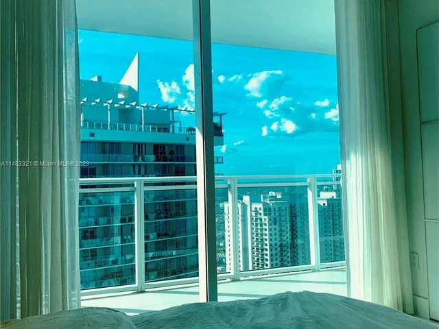 1080 Brickell Ave # 4009, Miami FL 33131