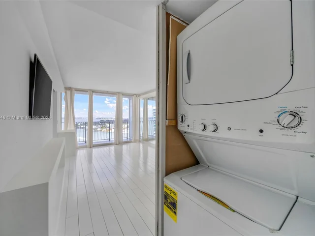 7601 E Treasure Dr # 2016, North Bay Village FL 33141