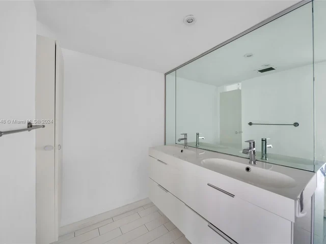 7601 E Treasure Dr # 2016, North Bay Village FL 33141