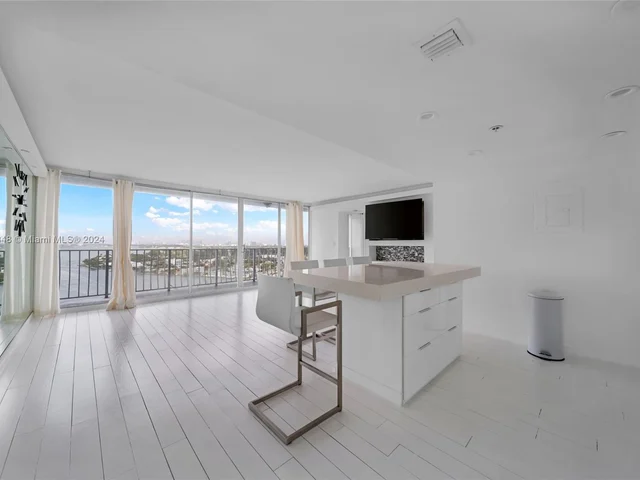 7601 E Treasure Dr # 2016, North Bay Village FL 33141