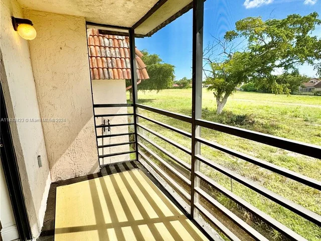 870 NE 207th Ter # 9, Miami FL 33179