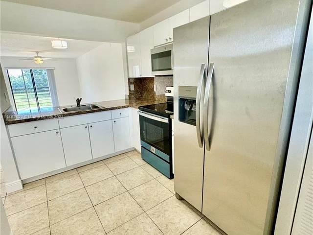 870 NE 207th Ter # 9, Miami FL 33179