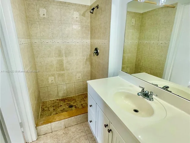 870 NE 207th Ter # 9, Miami FL 33179