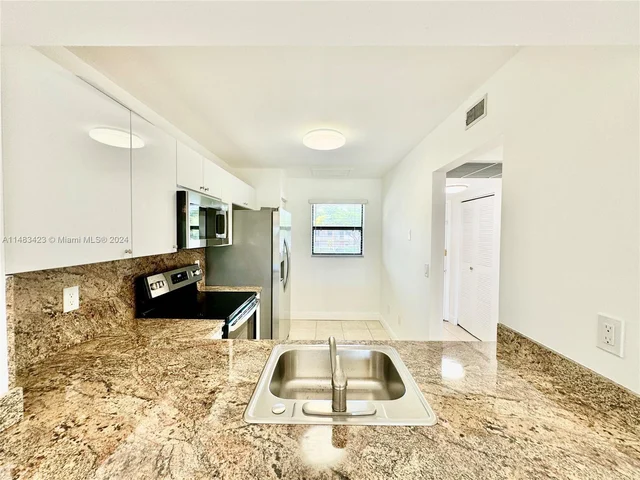 870 NE 207th Ter # 9, Miami FL 33179