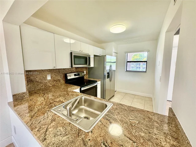 870 NE 207th Ter # 9, Miami FL 33179