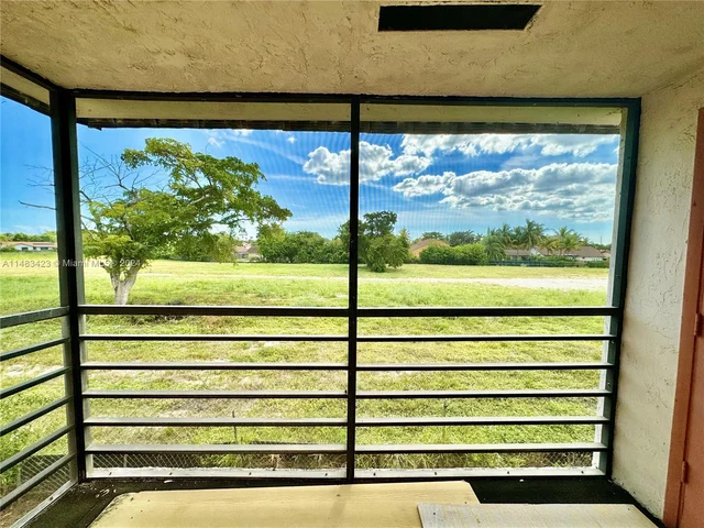 870 NE 207th Ter # 9, Miami FL 33179