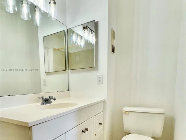 870 NE 207th Ter # 9, Miami FL 33179