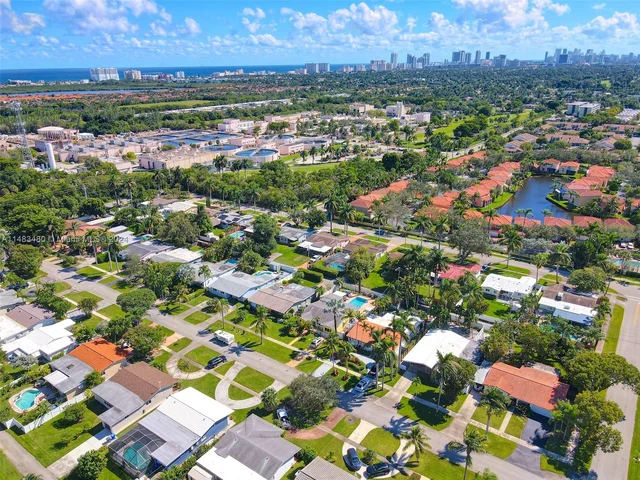 1431 Coolidge St, Hollywood FL 33020