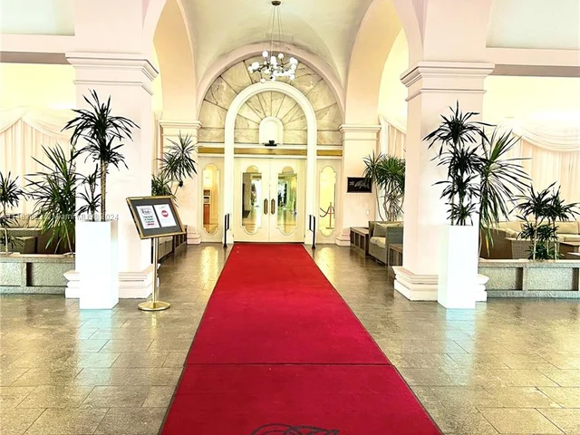 5225 Collins Ave # 411, Miami Beach FL 33140