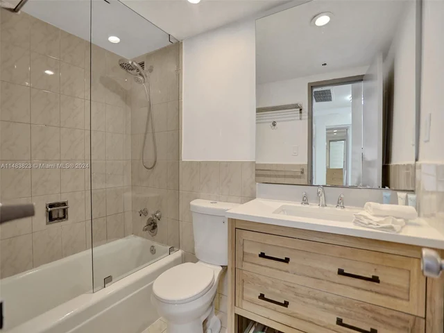 5225 Collins Ave # 411, Miami Beach FL 33140