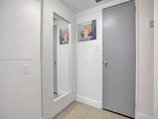 5225 Collins Ave # 411, Miami Beach FL 33140