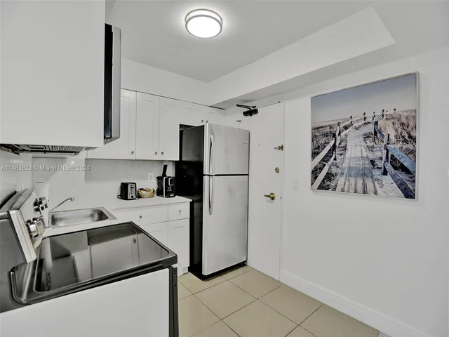 5225 Collins Ave # 411, Miami Beach FL 33140