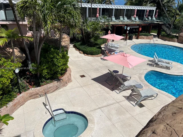 5225 Collins Ave # 411, Miami Beach FL 33140