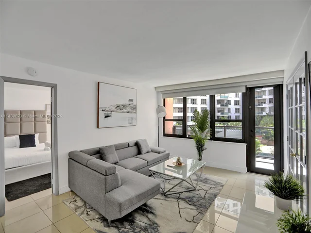 5225 Collins Ave # 411, Miami Beach FL 33140