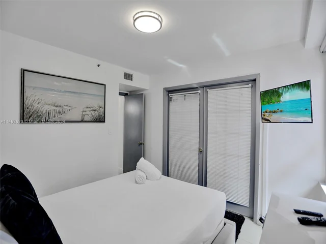 5225 Collins Ave # 411, Miami Beach FL 33140