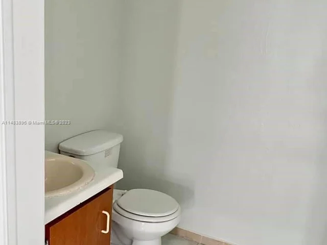 6045 NW 186th St # 302, Hialeah FL 33015