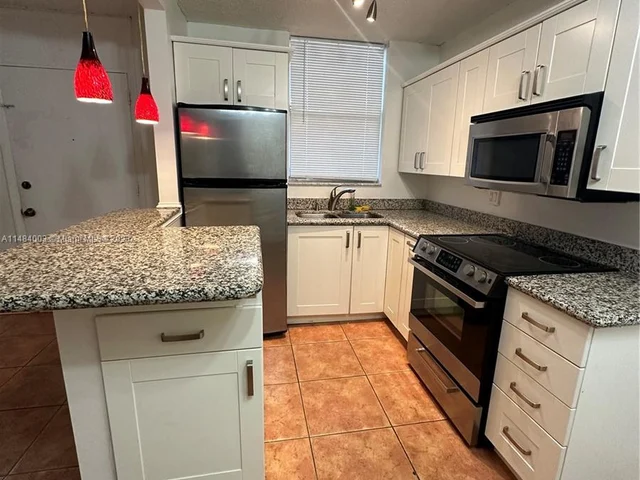 1801 S Treasure Dr # 112, North Bay Village FL 33141