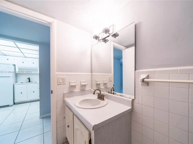 1400 NE 57th St # 205, Fort Lauderdale FL 33334